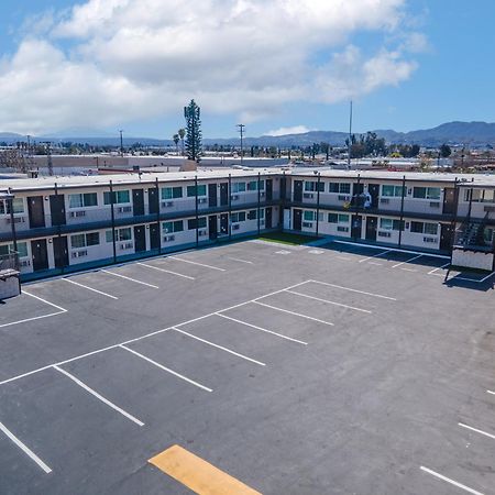 Inland Inn & Suites San Bernardino Bagian luar foto