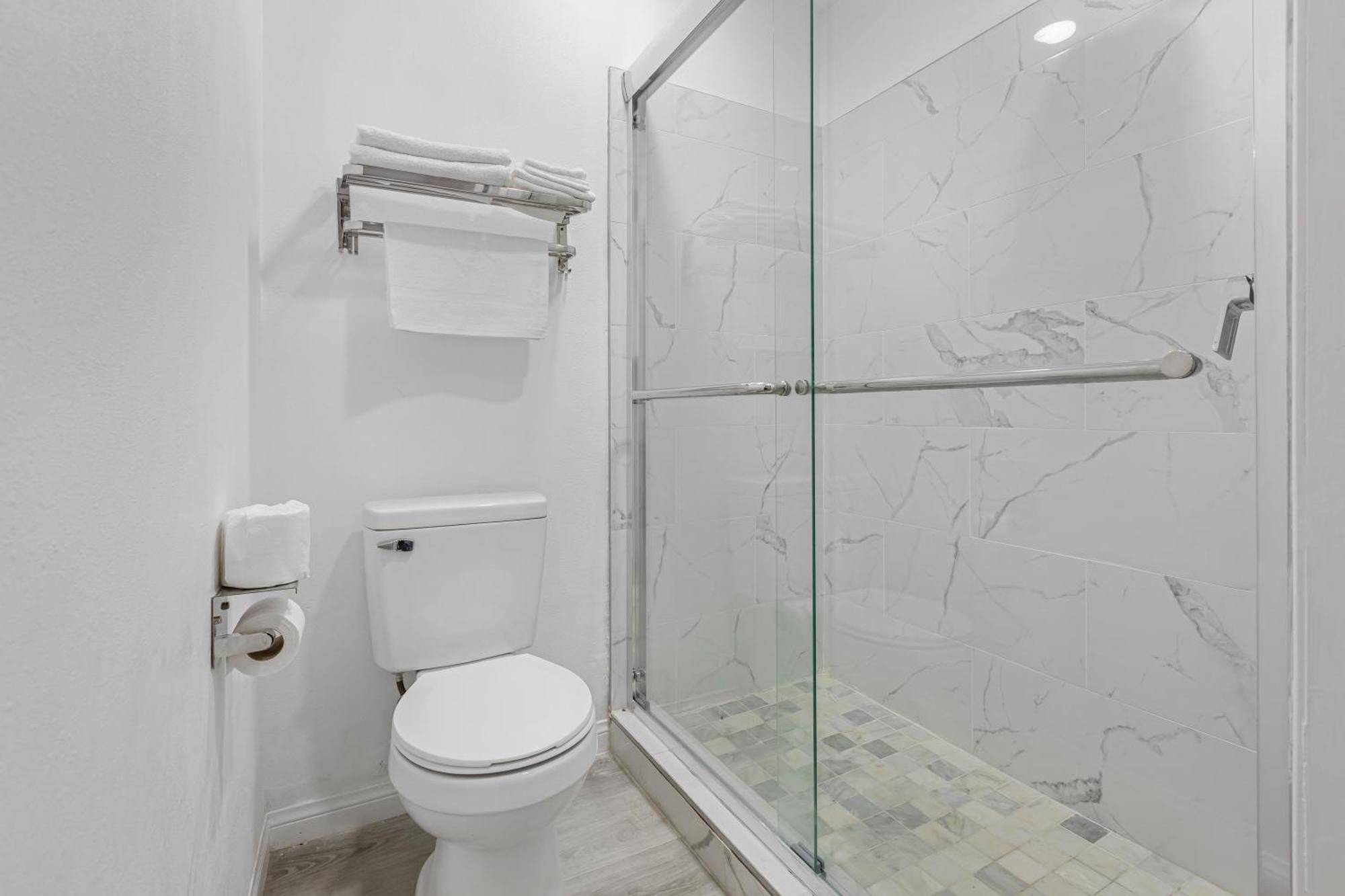 Inland Inn & Suites San Bernardino Bagian luar foto