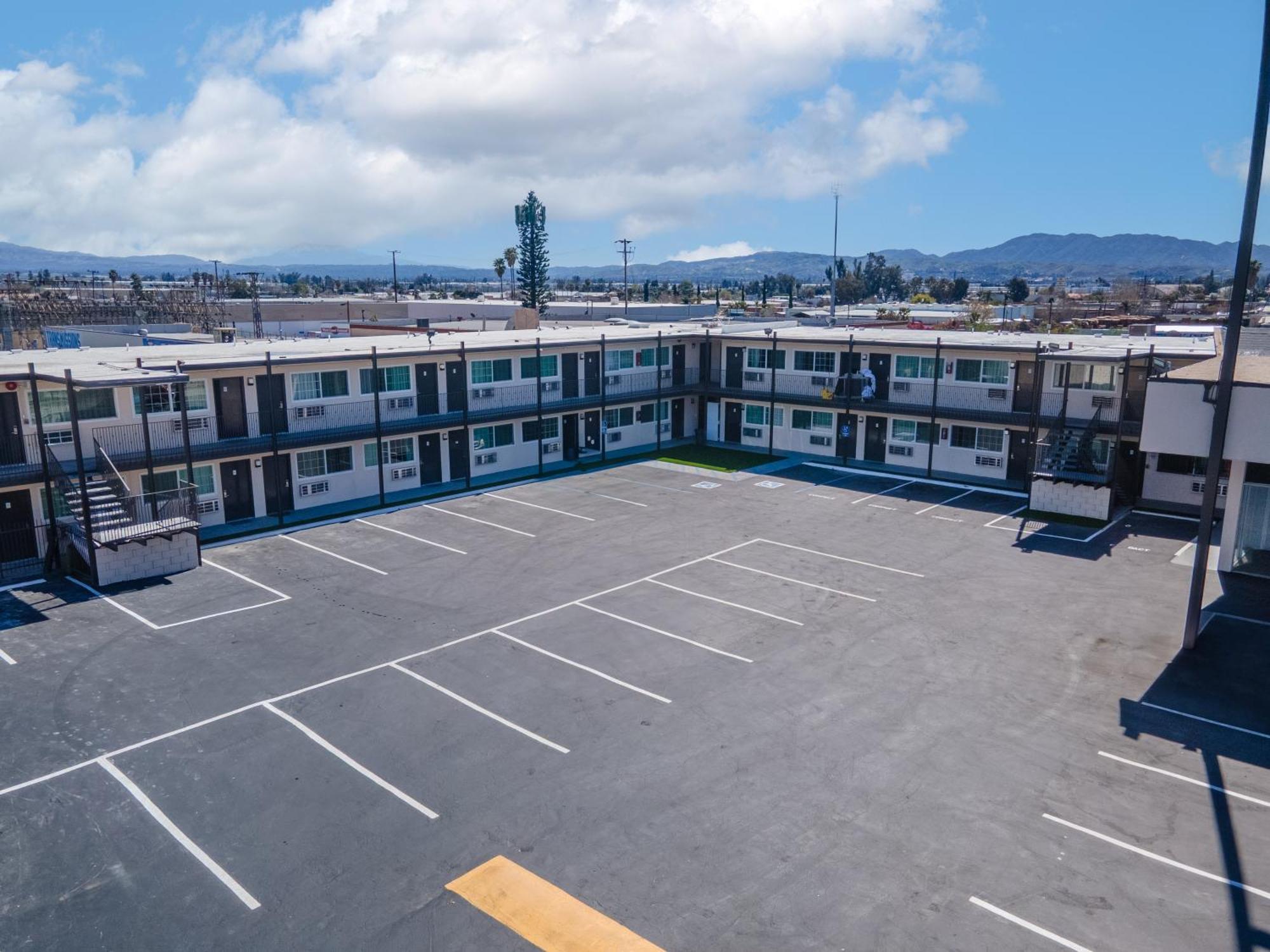 Inland Inn & Suites San Bernardino Bagian luar foto